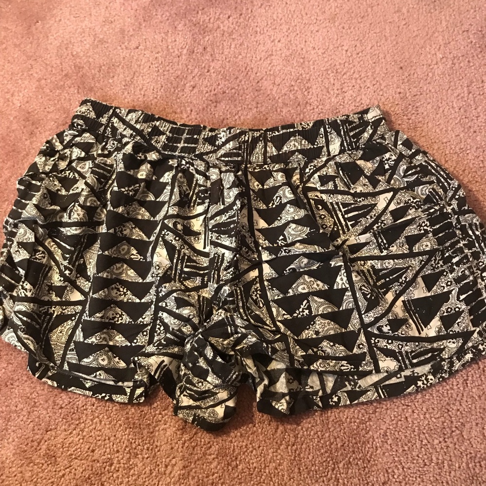 Shorts loose fitting and stylish